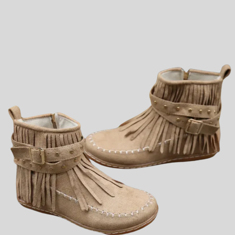 Isla - Chic Vintage-Inspired Boots with Trendy Fringes