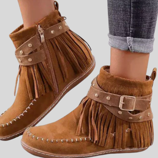 Isla - Chic Vintage-Inspired Boots with Trendy Fringes