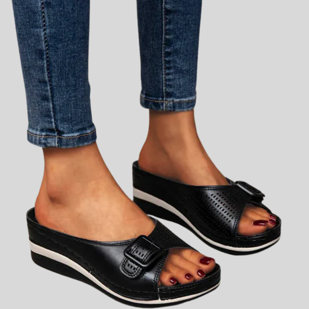 Heskia | Luxuriously Comfortable Ergonomic Sandals Featuring a Plush Leather Footbed