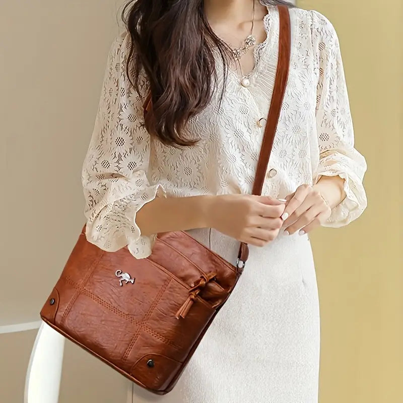Chic Leather Crossbody Saddle Bag for Stylish Elegance