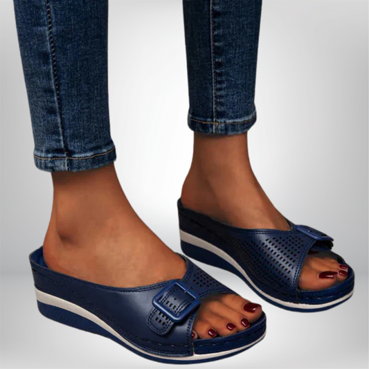 Iris - Cozy Sandals Featuring a Luxurious Leather Footbed