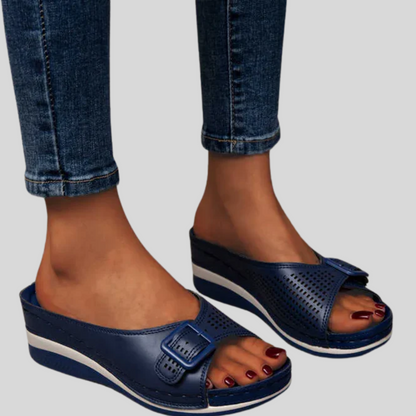 Heskia | Luxuriously Comfortable Ergonomic Sandals Featuring a Plush Leather Footbed