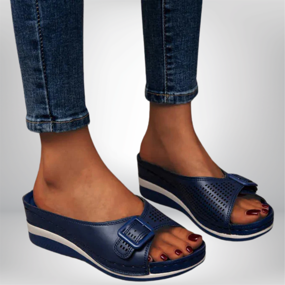 Iris - Cozy Sandals Featuring a Luxurious Leather Footbed