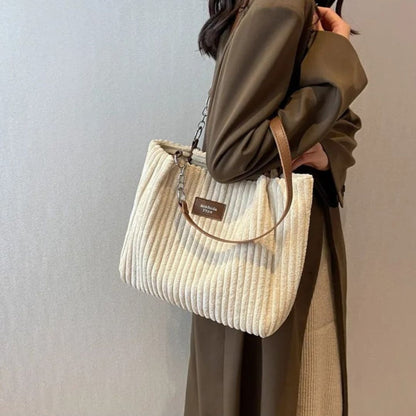 Chic Shoulder Bag with Stylish Strap