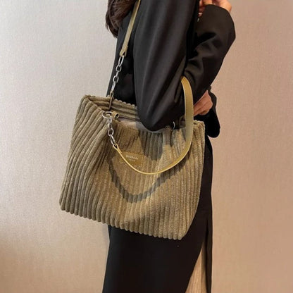 Chic Shoulder Bag with Stylish Strap