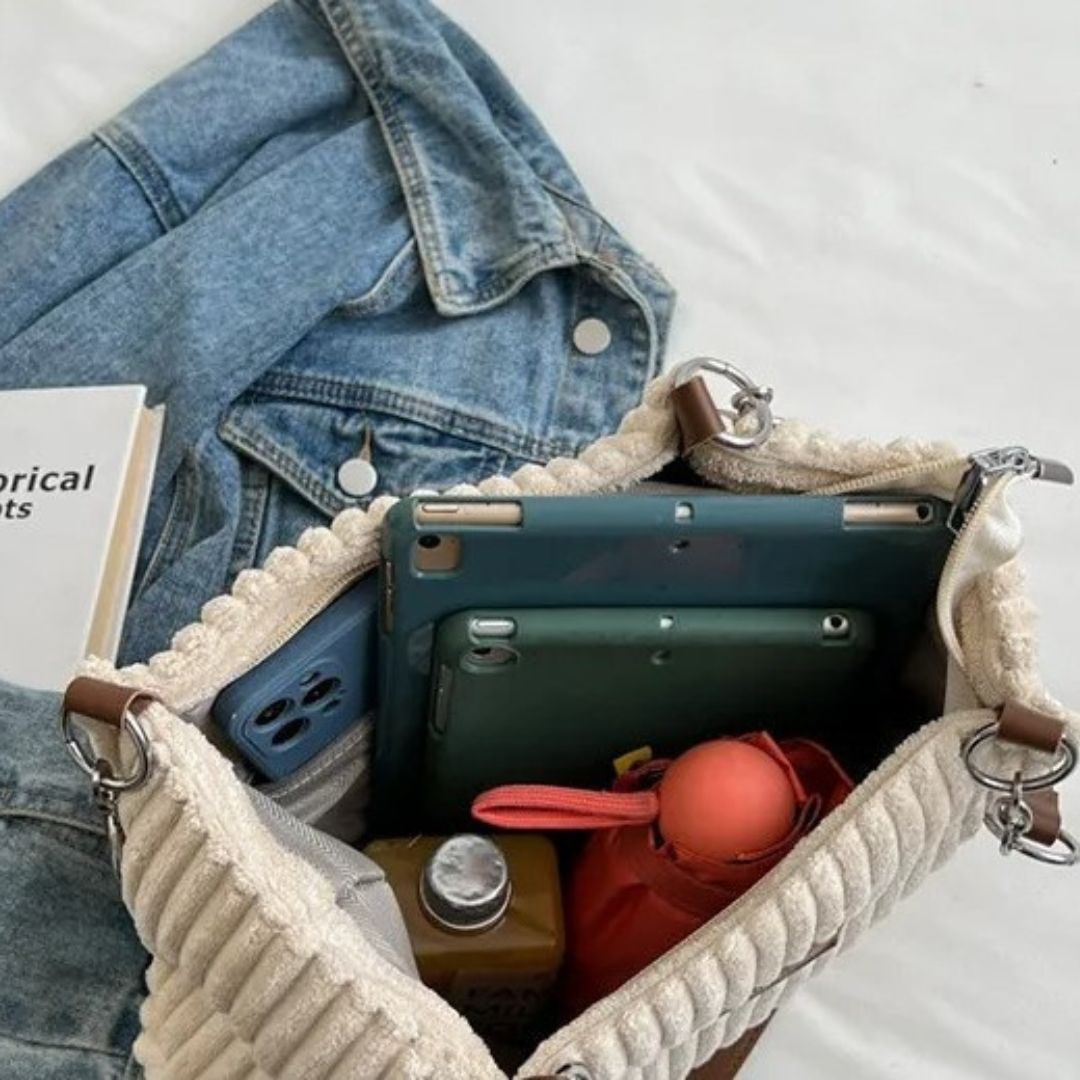 Chic Shoulder Bag with Stylish Strap