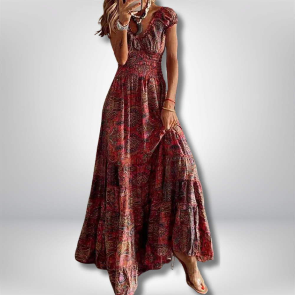 Elegantly Bohemian: Maxi Dress Featuring Stunning Paisley Print and Flattering Smocked Waist