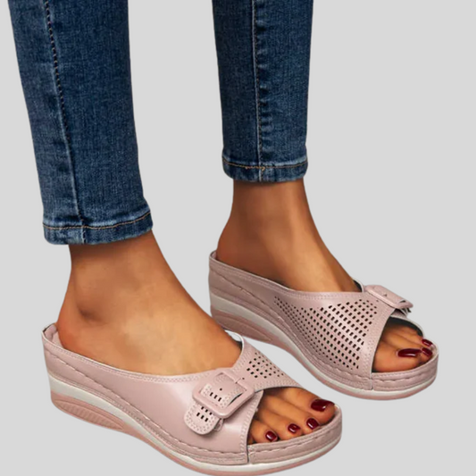 Heskia | Luxuriously Comfortable Ergonomic Sandals Featuring a Plush Leather Footbed