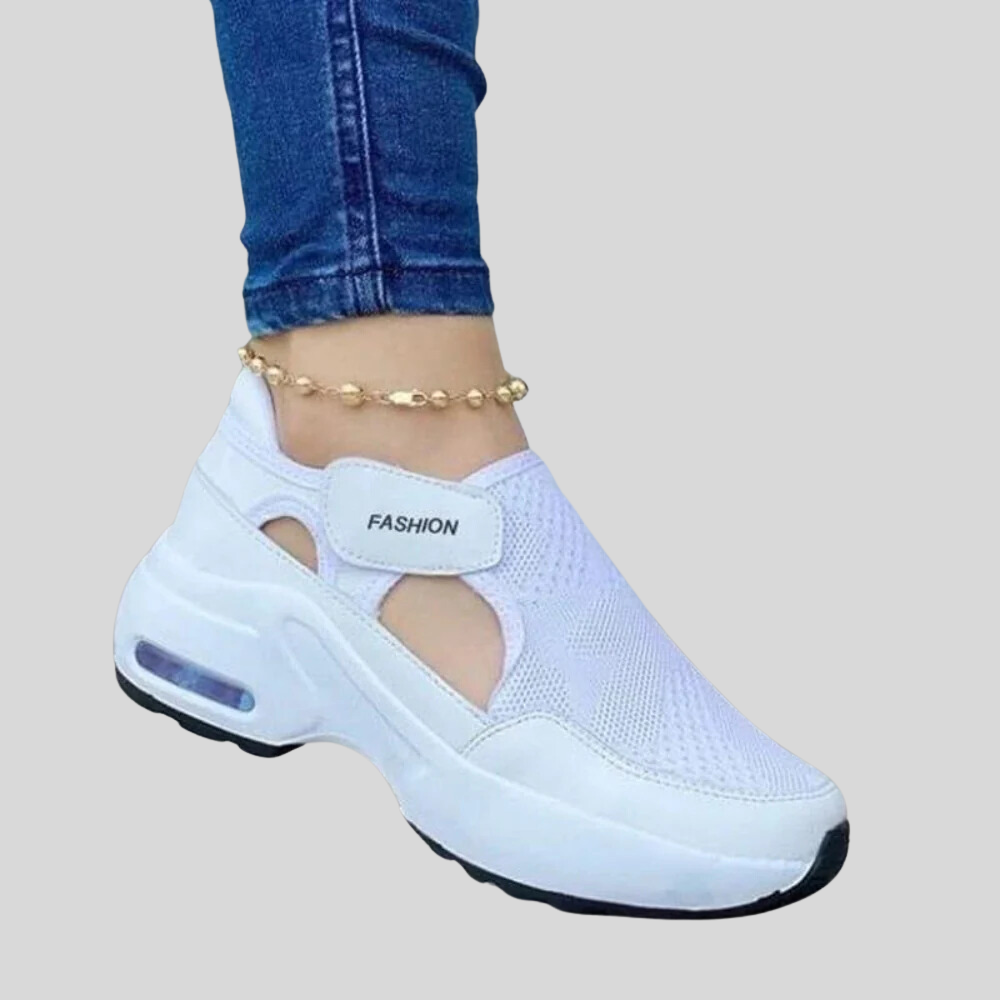 Iza - Chic and Cozy Women's Footwear