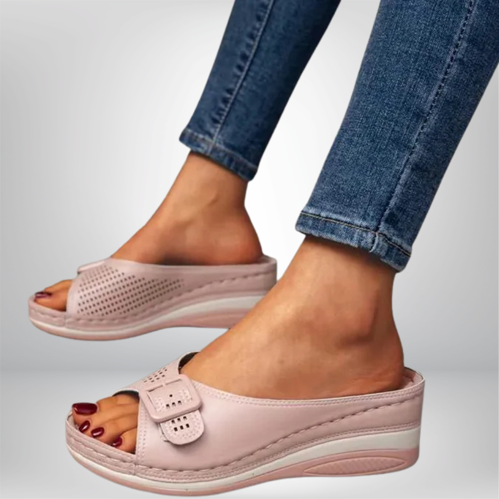 Iris - Cozy Sandals Featuring a Luxurious Leather Footbed