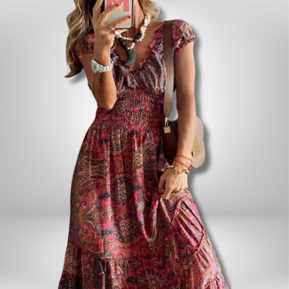 Elegantly Bohemian: Maxi Dress Featuring Stunning Paisley Print and Flattering Smocked Waist