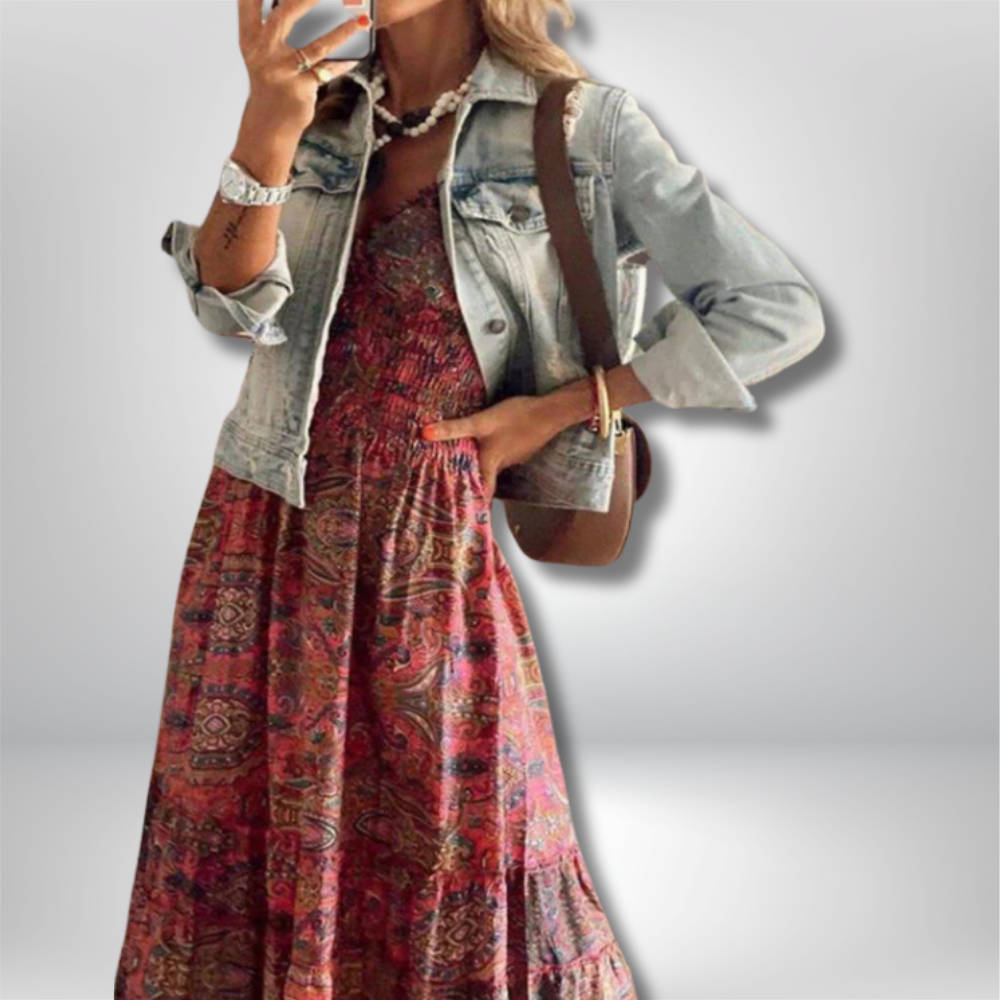 Elegantly Bohemian: Maxi Dress Featuring Stunning Paisley Print and Flattering Smocked Waist