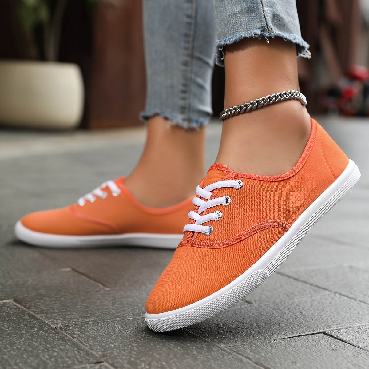 Lotte - Stylish and Cozy Low Canvas Lace-Up Sneakers
