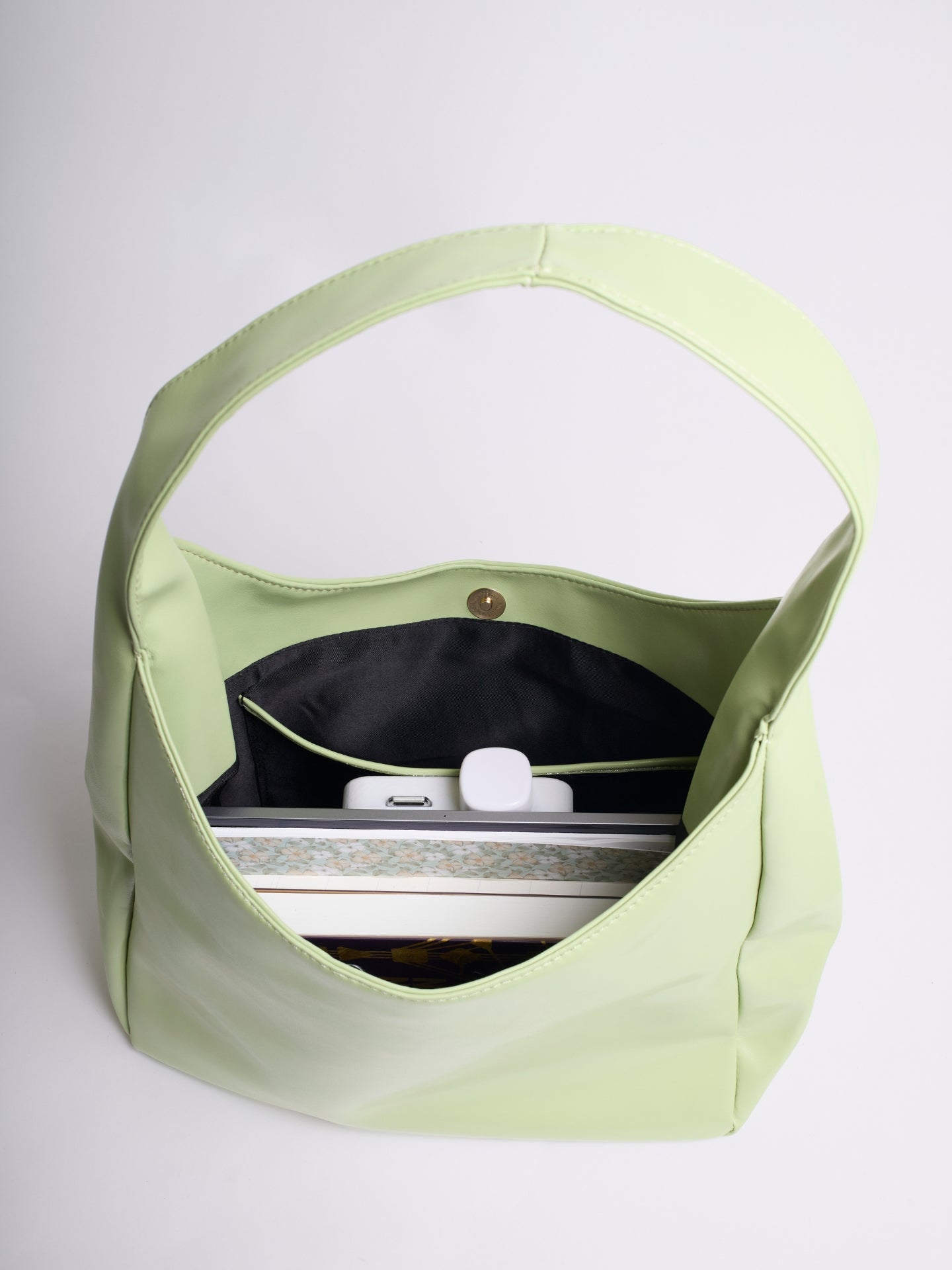 Chic Everyday BB Tote - Stylish Faux Leather Design with Ample Space for Ladies