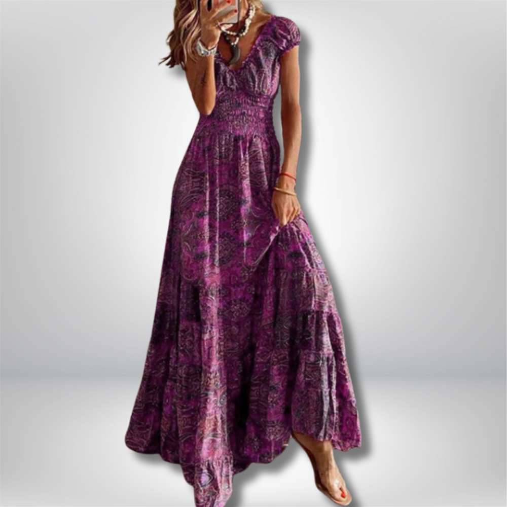 Elegantly Bohemian: Maxi Dress Featuring Stunning Paisley Print and Flattering Smocked Waist