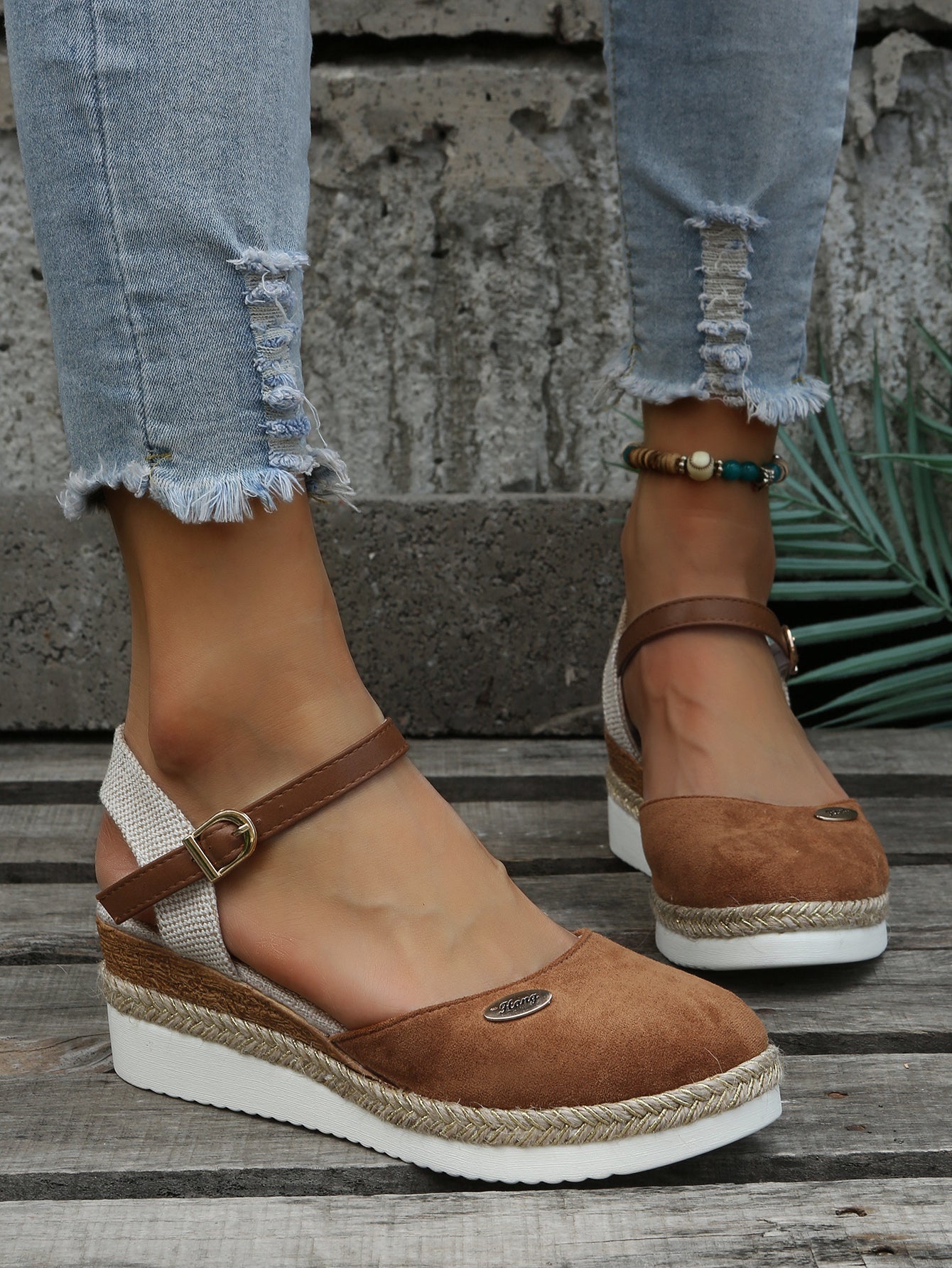Andrea - Chic and Cozy Espadrilles for Your Perfect Summer Look