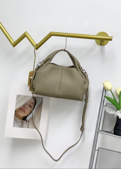 Chic Ruche Handbag - Stylish and Roomy Accessory for Women