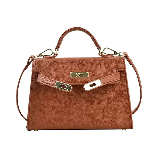 Chic Shoulder Bag for Women in Trendy Crossbody and Kelly Style