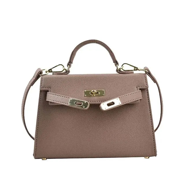 Chic Shoulder Bag for Women in Trendy Crossbody and Kelly Style