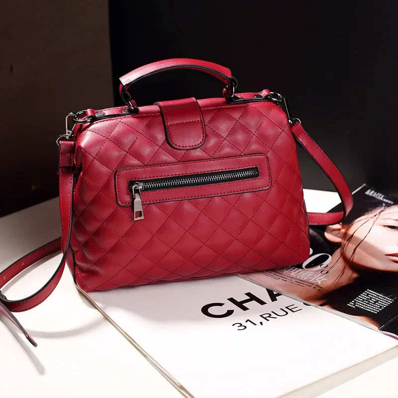 Elegant Handbag with Chic Metal Clasp