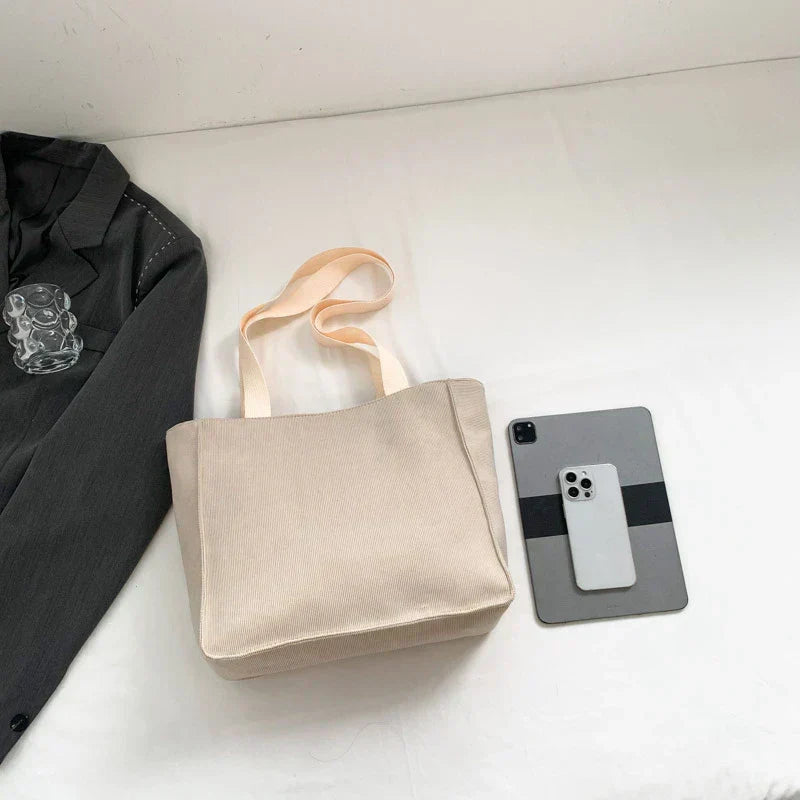 Chic and Stylish Women's Everyday Handbag