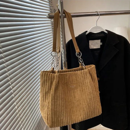 Chic Shoulder Bag with Stylish Strap