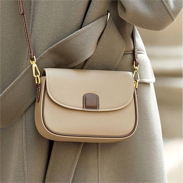 Chic LuxeCarry - Stylish Leather Crossbody Bag for Any Occasion