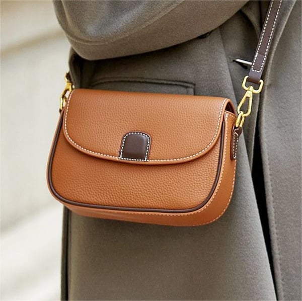 Chic LuxeCarry - Stylish Leather Crossbody Bag for Any Occasion