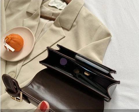 Chic Retro Double Buckle Bag with Luxurious Touch