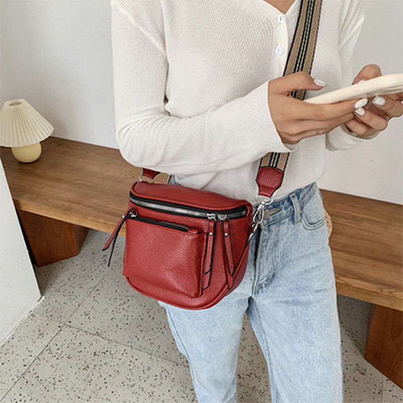 Chic and Functional Crossbody Bag for Everyday Use