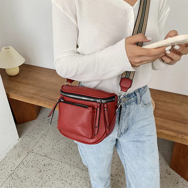 Sophisticated Leather Crossbody Bag - Where Style Meets Versatility